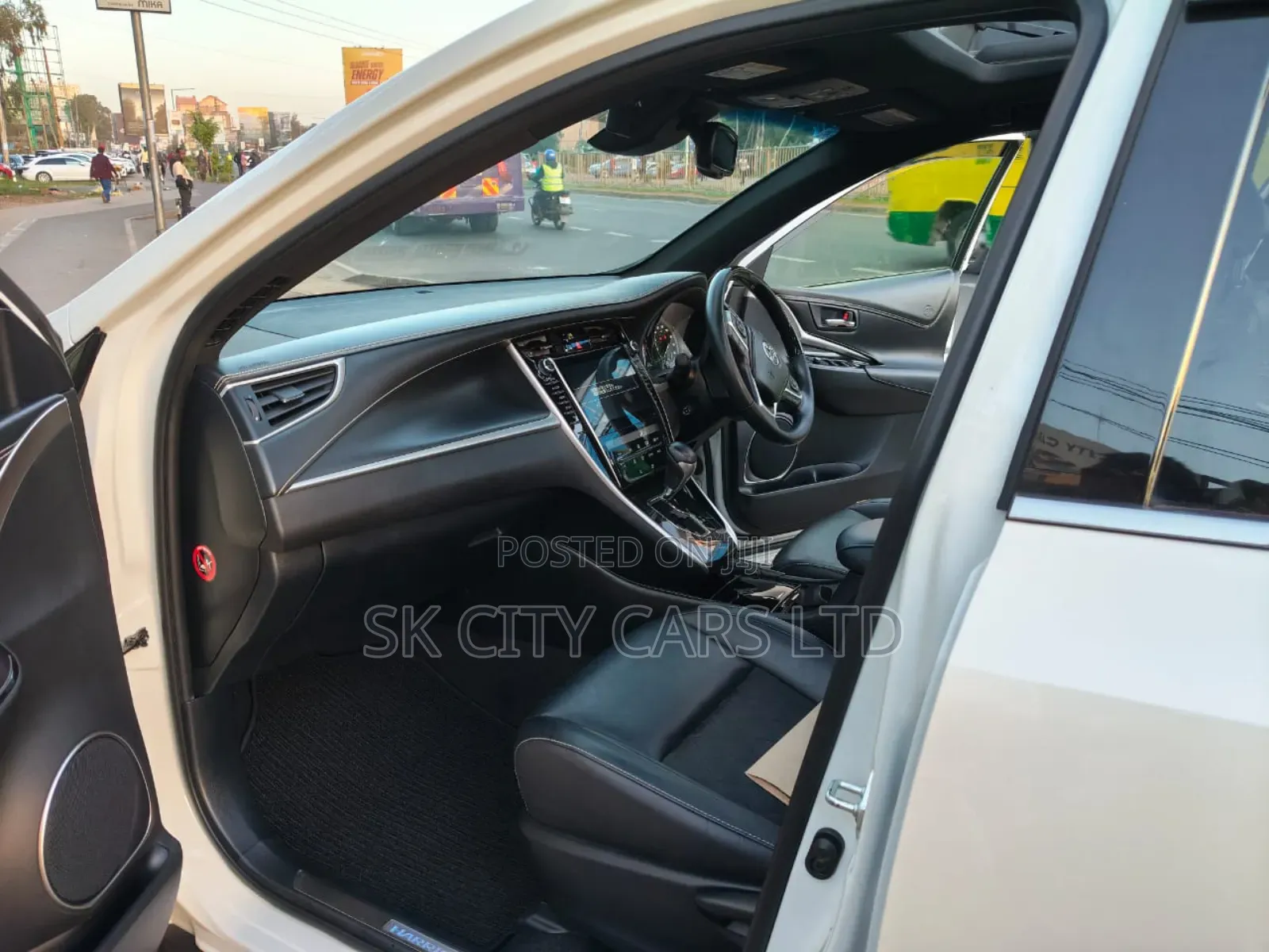 Toyota Harrier 2.0 2018 White