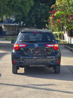 Toyota Vitz 1.3 AWD 5dr 2019 Black