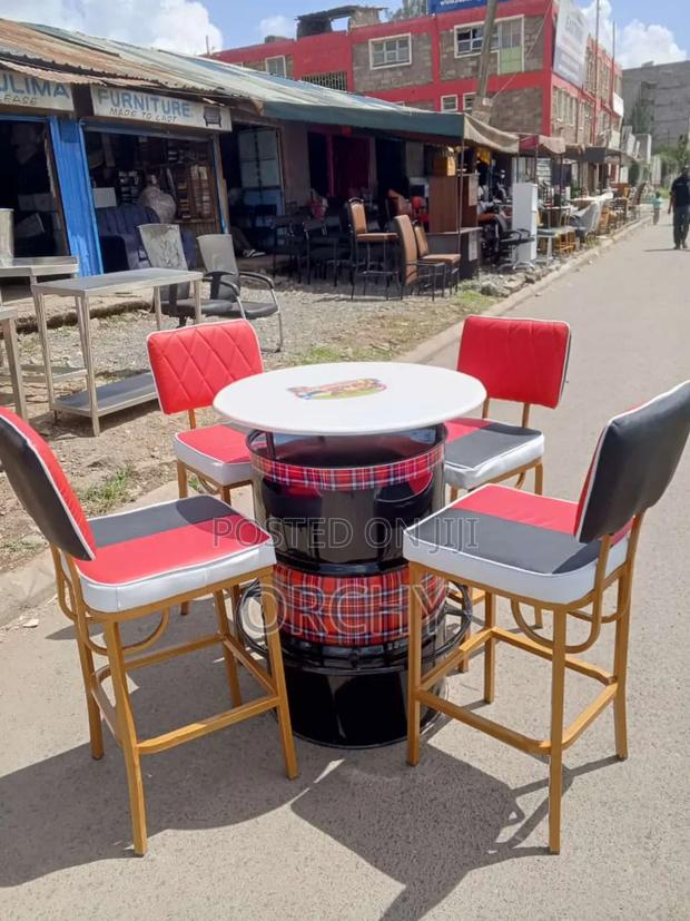 4 Restaurants Seats And A Table - main view