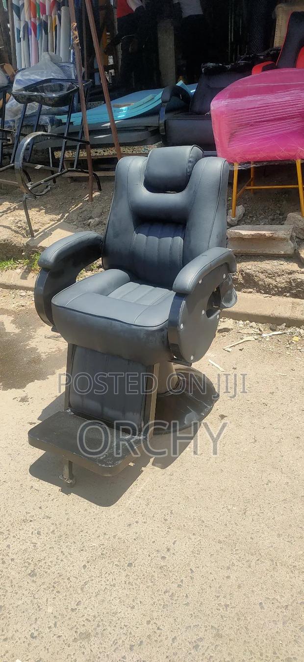 Executive Kinyozi Seats - main view