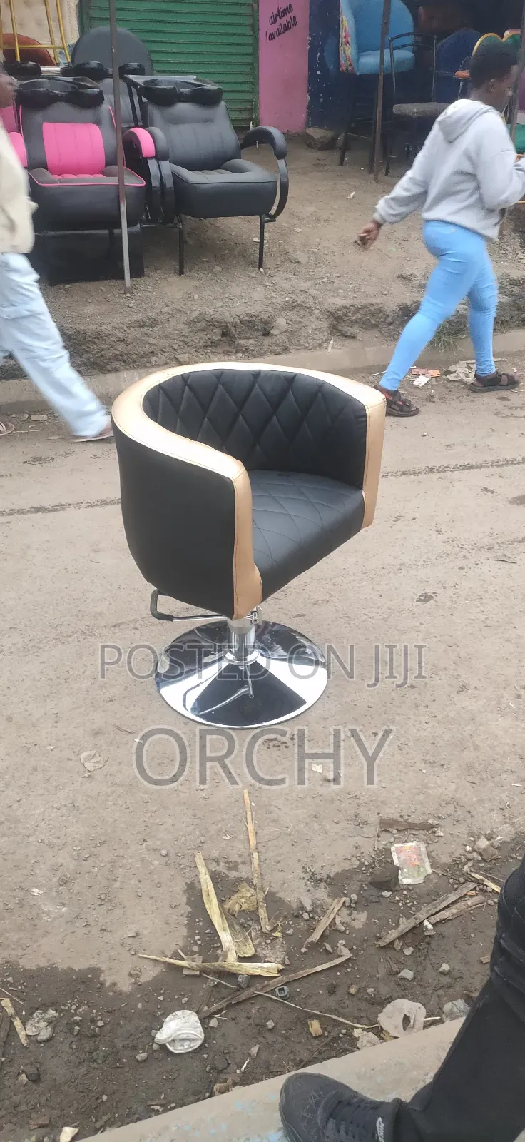 Adjustable Salon Seat