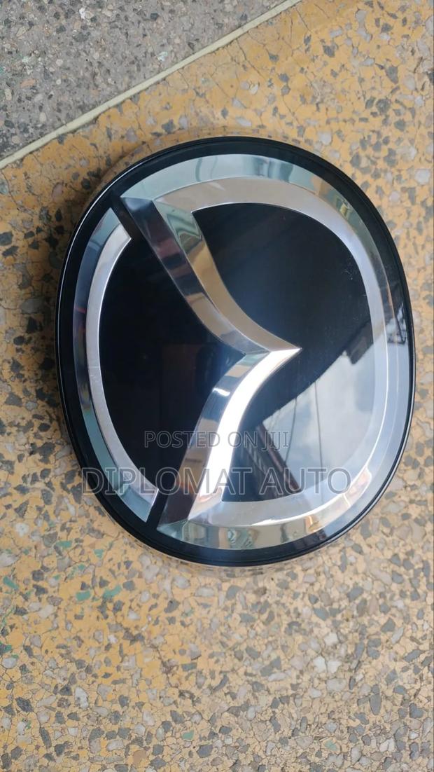 Cx-5 Glass Logo - main view