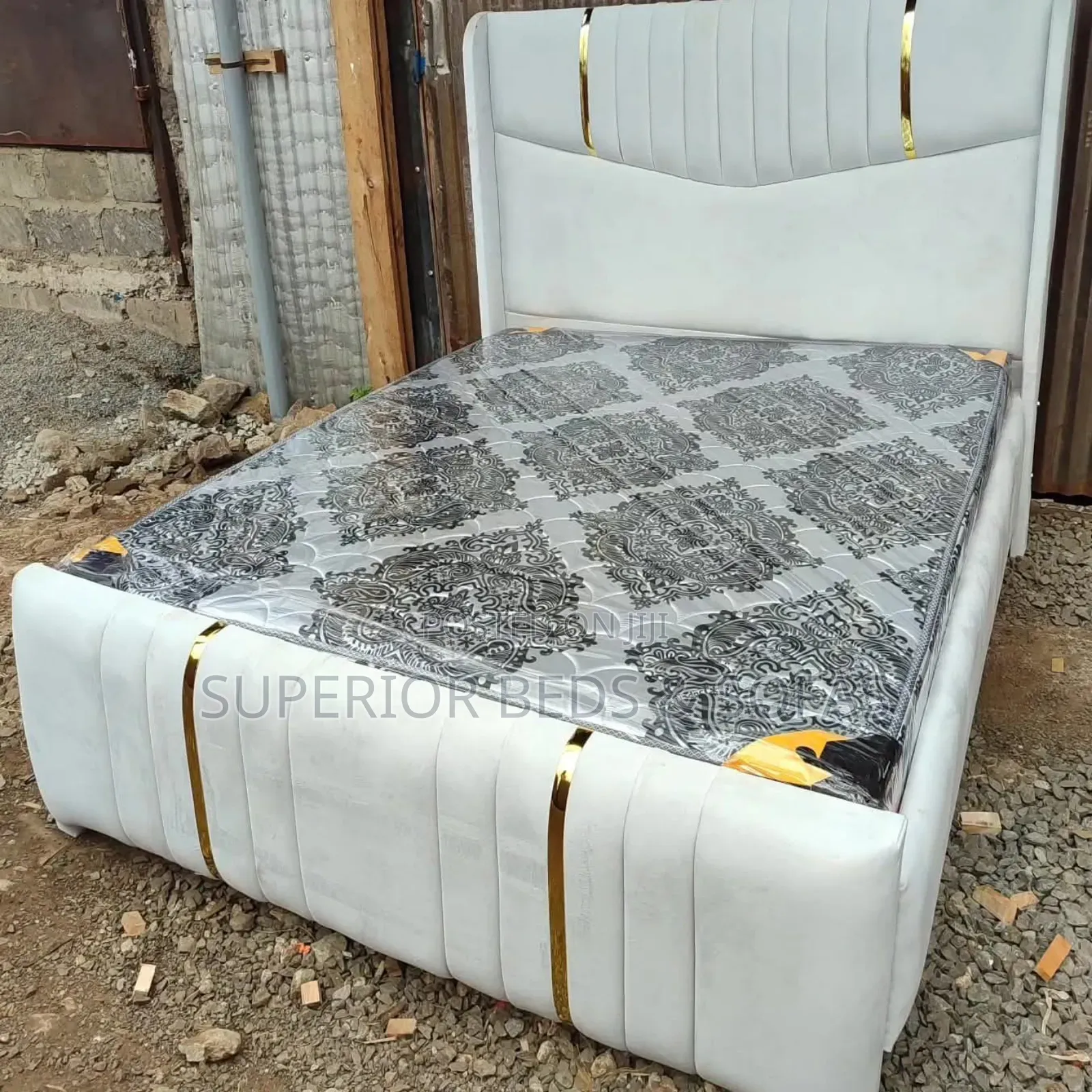 Gold Stripe Bed Size 5 by 6