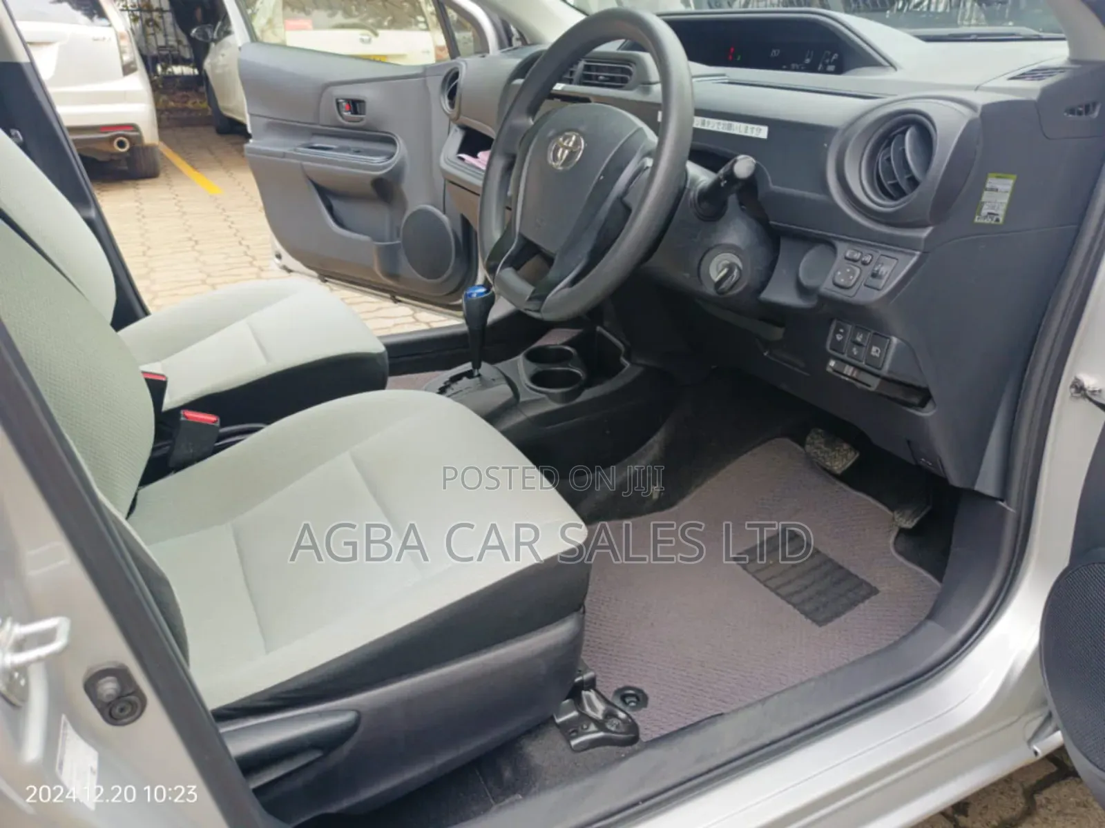 Toyota Aqua 2017 Silver