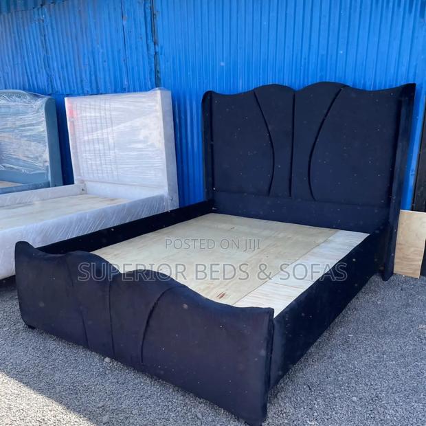 5 by 6 Black Curve Bed - main view