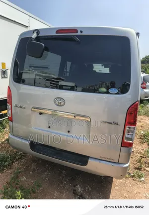 Toyota HiAce 2018 Silver