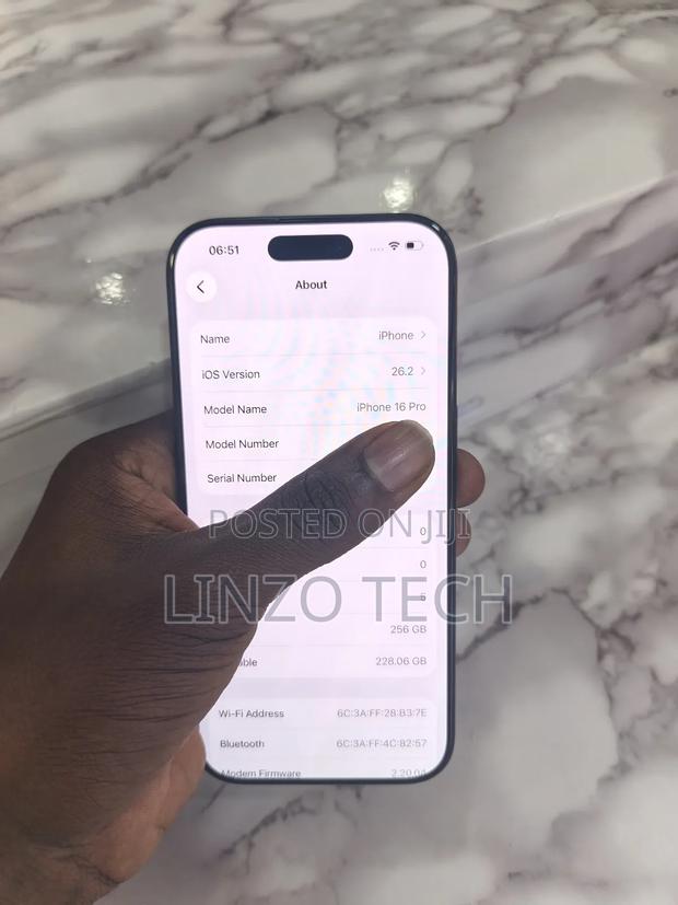 Apple iPhone 16 Pro 256 GB Black - thumbnail 2