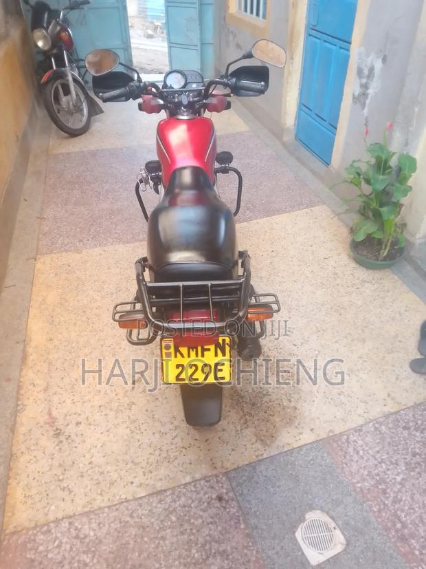 Honda CB 2021 Red - main view