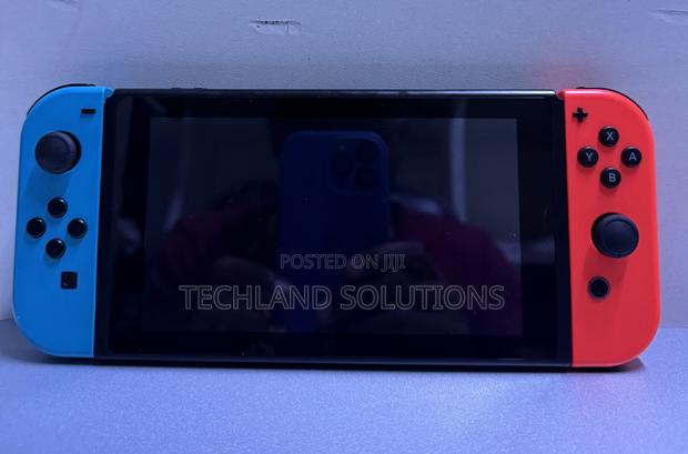 Used in Excellent Condition Nintendo Switch Version 2 - thumbnail 3