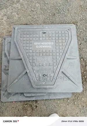 Fibre Manhole Cover 700*700 Lockable (12.5t)