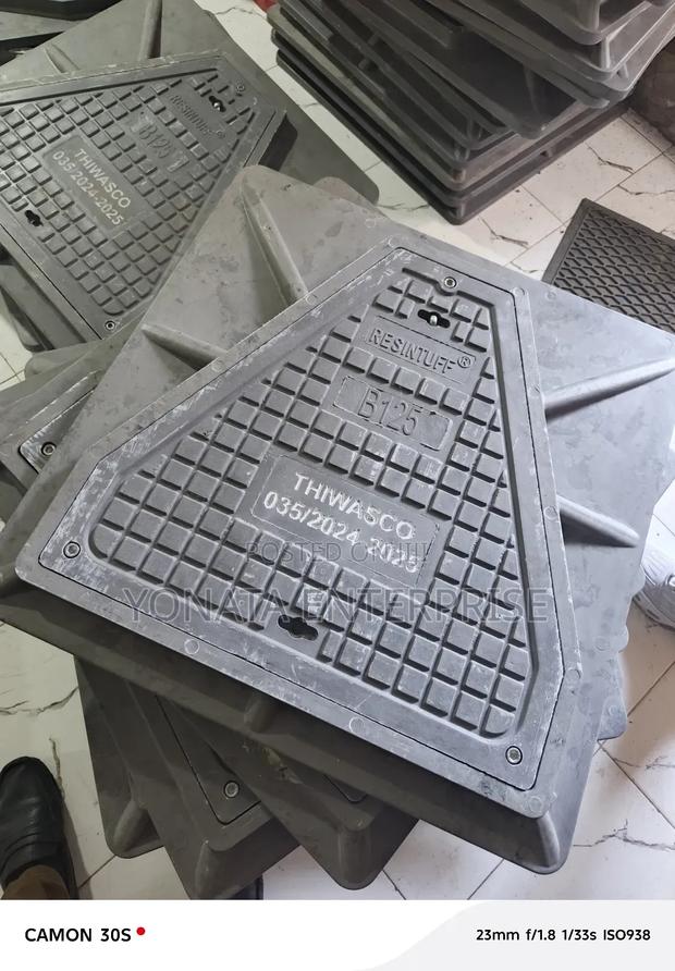 Reinforced Lockable Manhole Cover 12.5t - main view