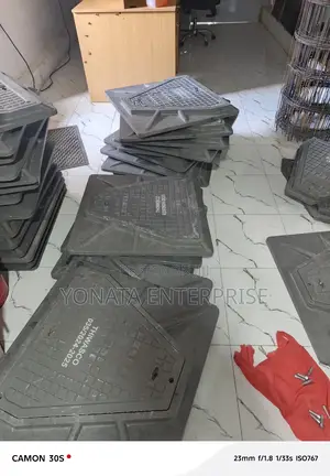 Reinforced Lockable Manhole Cover 12.5t