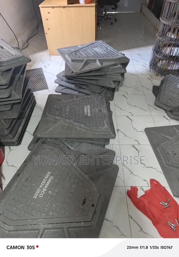 Reinforced Lockable Manhole Cover 12.5t - thumbnail 2