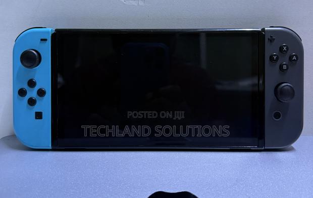 Carefully Used Nintendo Switch Oled - thumbnail 4