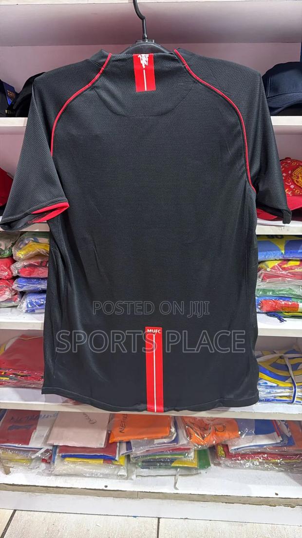 Manchester United Aig Old School Jersey - Black - thumbnail 2