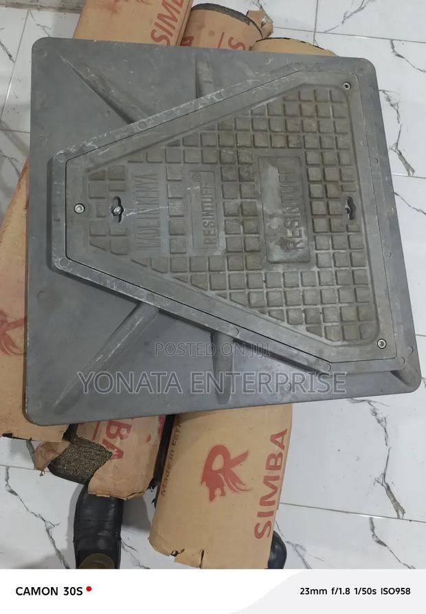 Composite Manhole Cover 700*700 Lockable - thumbnail 2