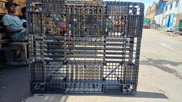 Plastic Pallets - thumbnail 2