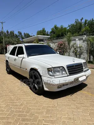 Mercedes-Benz W124 1989 White