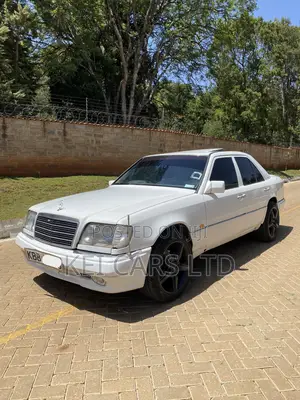 Mercedes-Benz W124 1989 White