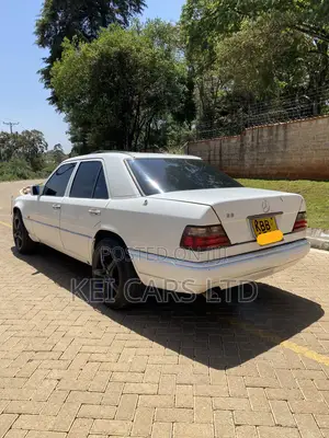 Mercedes-Benz W124 1989 White