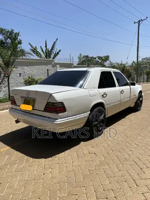 Mercedes-Benz W124 1989 White