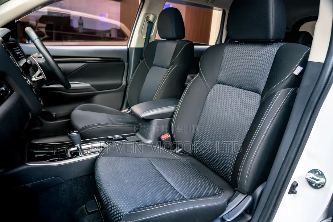 Mitsubishi Outlander 2019 White
