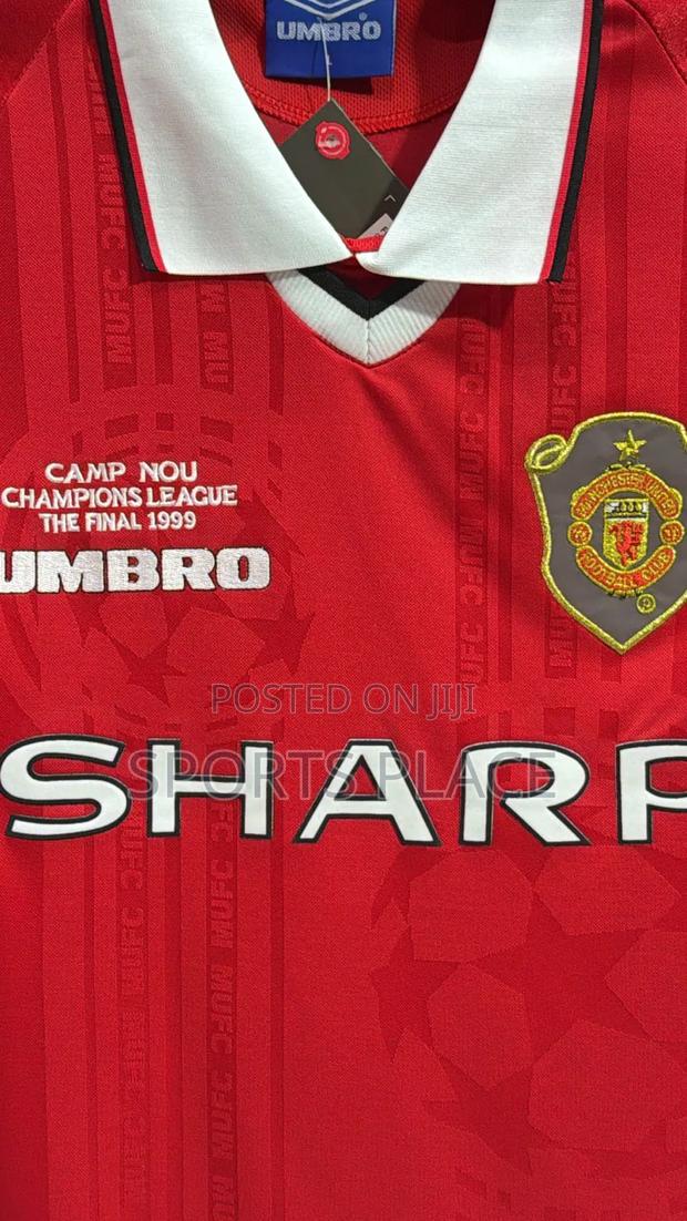 Manchester United Sharp Old School Retro Jersey 1999 - thumbnail 3