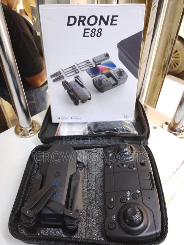 E88 Mini Foldable Quadcopter Drone for Beginners - thumbnail 3