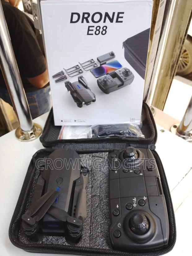 E88 Mini Foldable Quadcopter Drone for Beginners - thumbnail 4