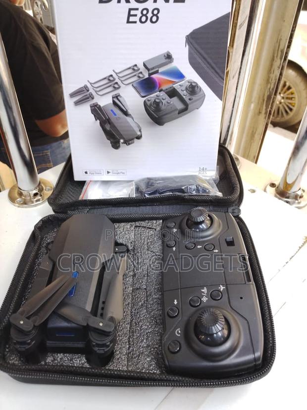 E88 Rc Drone With Camera One-Key Return - thumbnail 3