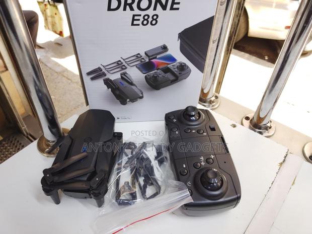 E88 Wifi Fpv Foldable Drone For Aerial Photography - thumbnail 3