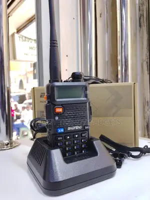 Baofeng Uv-5r Dual Band Walkie Talkie With Charging Dock