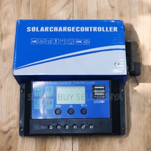 Advanced 12v 24v 30a Solar Regulator With Overload Protection - main view