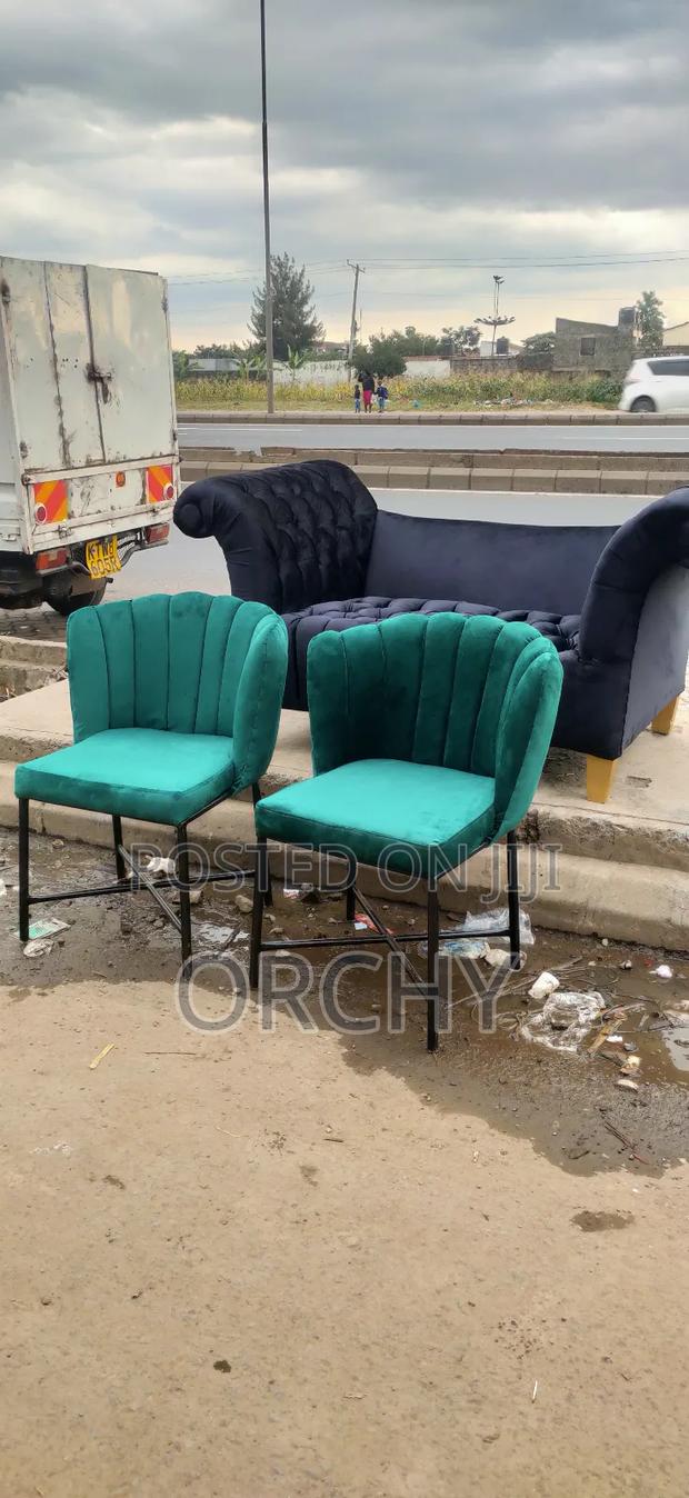 Floral Manicure Seats - main view