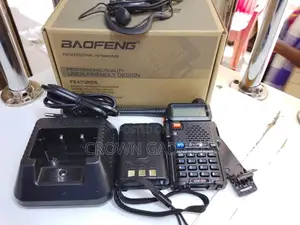 Baofeng Uv-5r Walkie-Talkie With Charging Dock