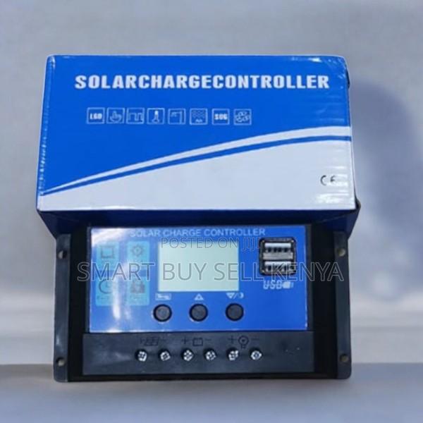 High Performance 30a Digital Solar Charge Controller LCD Screen - main view