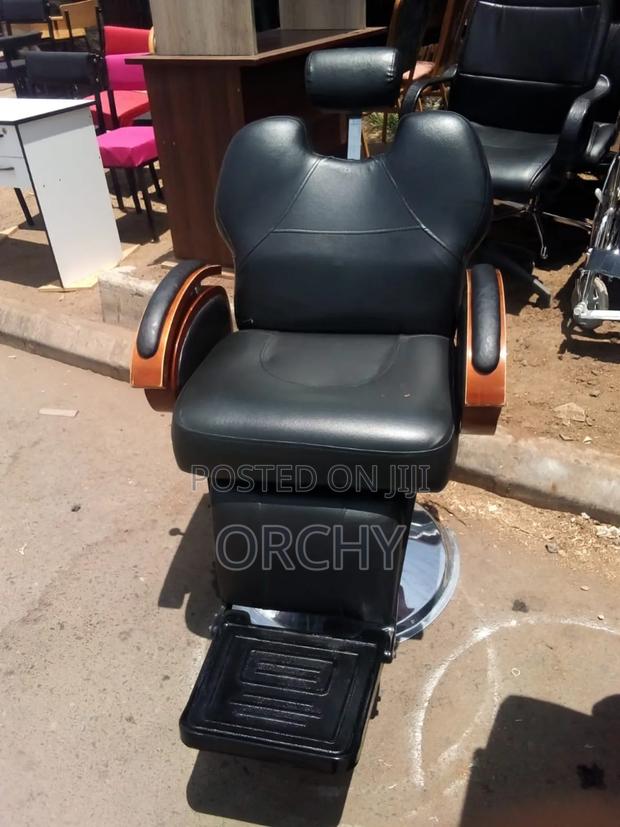 Ex Uk Kinyozi Seats - main view