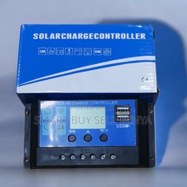 Stable Output 30a Solar Charge Regulator With Dual Usb LCD Display - main view
