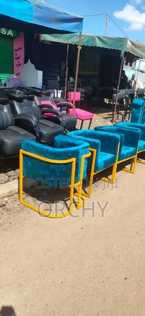C-shaped Manicure Seats