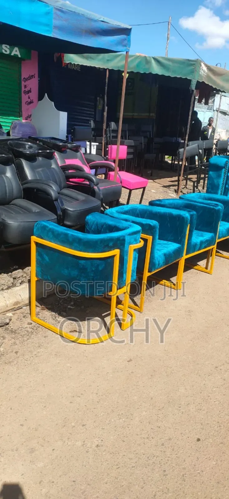 C-shaped Manicure Seats