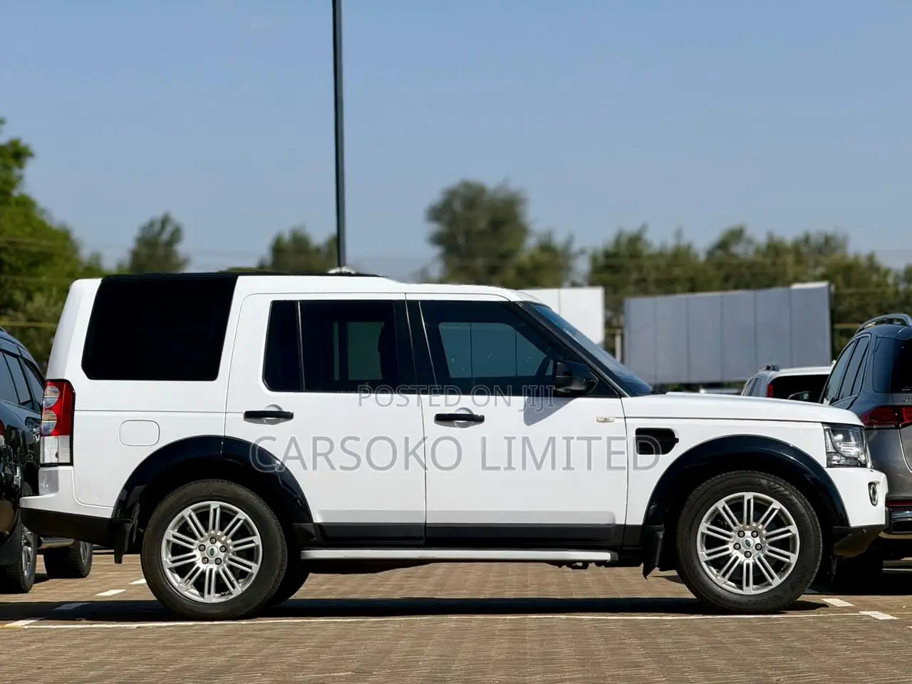 Land Rover Discovery 2012 White