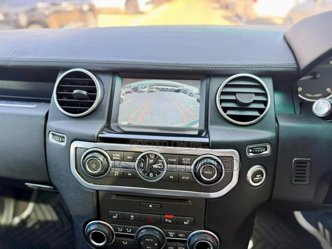 Land Rover Discovery 2012 White