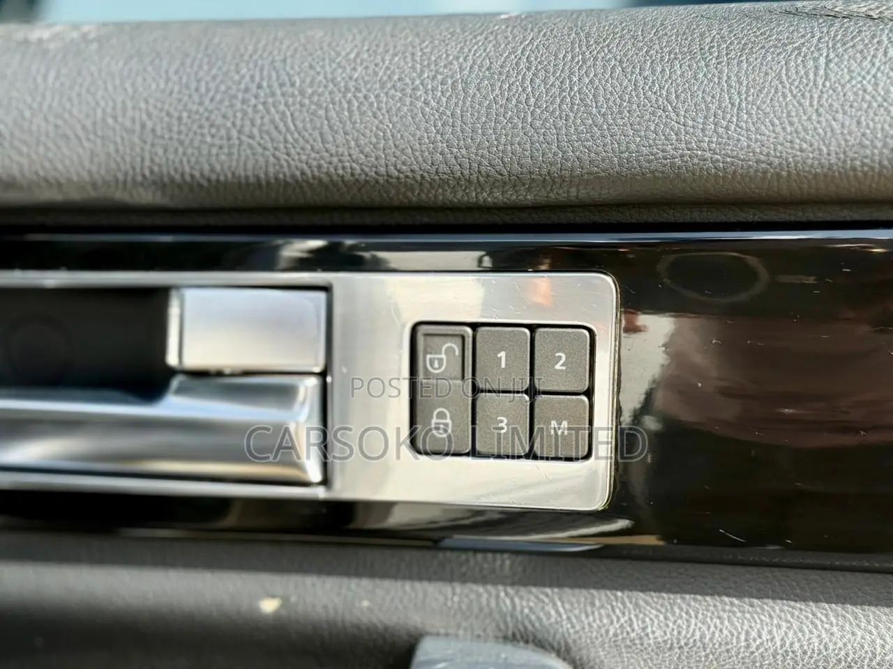 Land Rover Discovery 2012 White