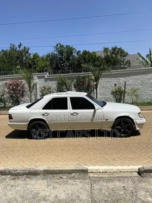 Mercedes-Benz W124 1989 White