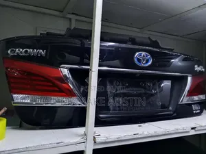 Crown Royal Saloon 2015 Boot