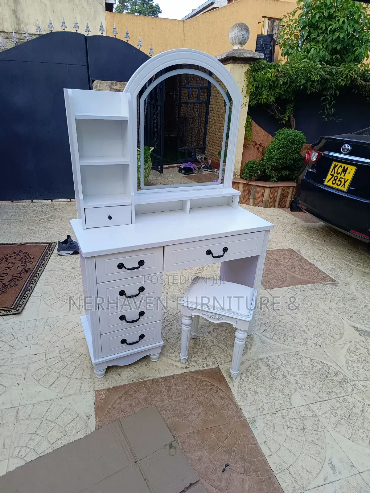 Led Vanity Dressing Table – Glow While You Get Ready
