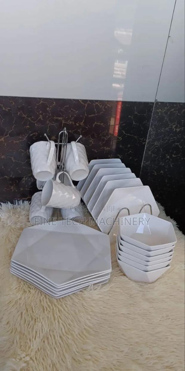 24 Piece Dinner Set