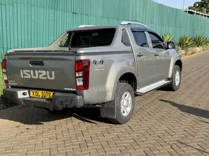 Isuzu D-MAX 2023 Beige