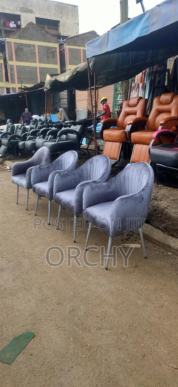 Studio Seats / Nail Seats - main view