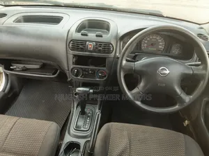 Nissan Advan 2006 White